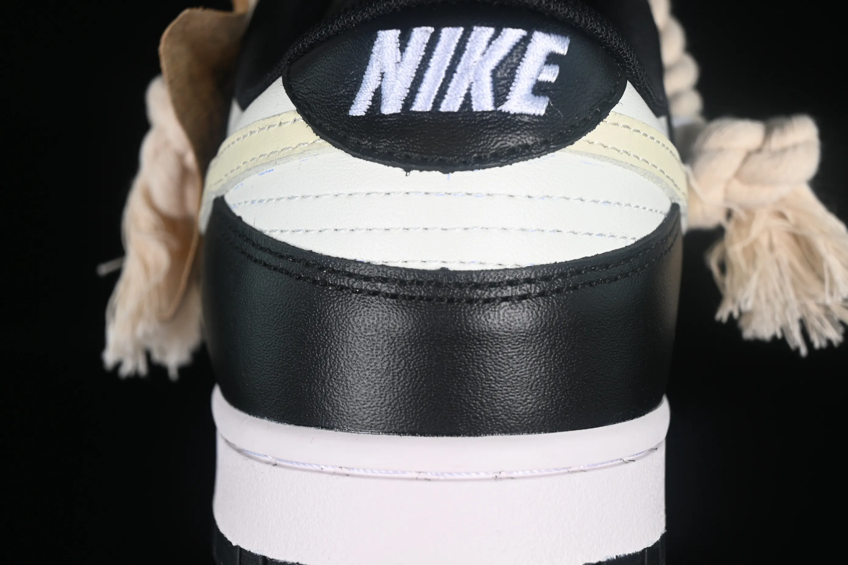 All categories Nk SB Dunk series Nk SB Dunk Low low-top sneakers Nk Dunk Low Fire Heart Scottish distressed panda SB deconstructed strap low-top retro casual sneakers DD1391-100